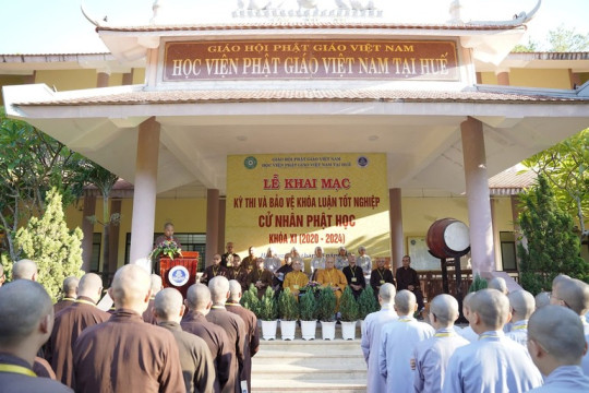 104 Tăng Ni sinh viên thi tốt nghiệp cử nhân Phật học Học viện Phật giáo VN tại Huế