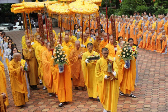 Đức Pháp chủ thăm Ban Trị sự tỉnh, trao học bổng Đức Nhuận đến Học viện Phật giáo VN tại Huế