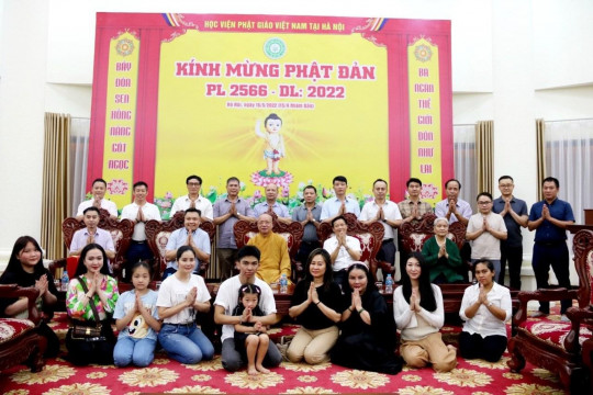 Học Viện tiếp đoàn bà Nguyễn Thị Thoa- Người đã cung tiến hơn 30 tỷ đồng làm tượng đài Thánh Gióng
