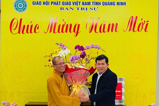 Thiếu tướng Đinh Văn Nơi thăm và chúc tết Ban Trị sự Phật giáo tỉnh Quảng Ninh.