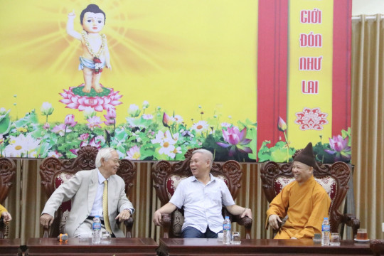 Ấm áp buổi gặp gỡ tri ân những người có nhiều cống hiến với Học viện nhân mùa Phật đản