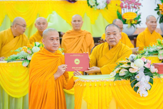 Trường Trung cấp Phật học TP.HCM tổ chức Lễ tốt nghiệp Cao đẳng khóa VIII, khai giảng Lớp Trung cấp khóa XVI