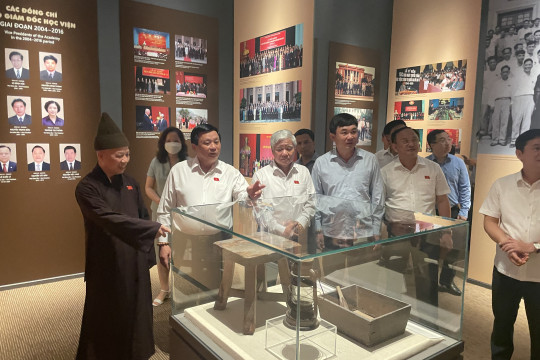 Hoà thượng Thích Thanh Quyết cùng đoàn Quốc hội Quảng Ninh, Nghệ An thăm Học viện Chính trị Hồ Chí Minh