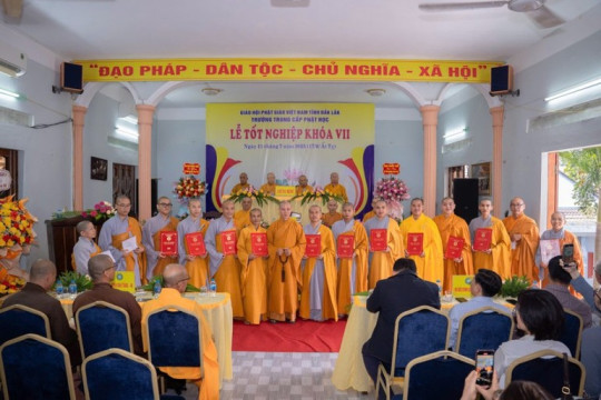 Đắk Lắk: Trao Bằng tốt nghiệp cho Tăng Ni sinh Trung cấp Phật học khóa VII (2022-2025)