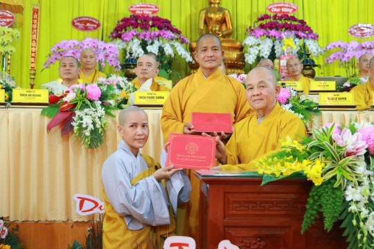 Long An: Lễ trao Chứng chỉ tốt nghiệp đến 27 Tăng Ni sinh khóa VIII Lớp Sơ cấp Phật học