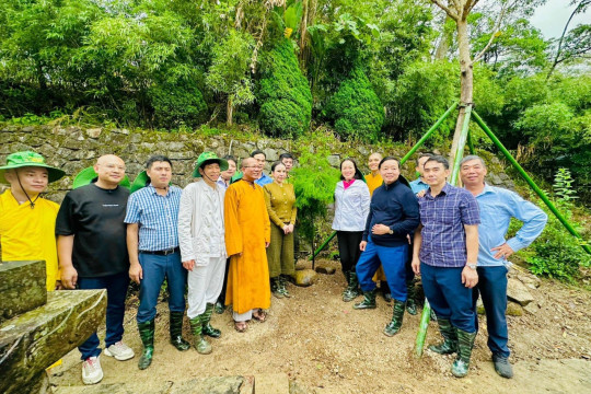 Phó Thủ tướng Trần Hồng Hà về lễ Phật và trồng 1000 cây xích tùng tại non thiêng Yên Tử.