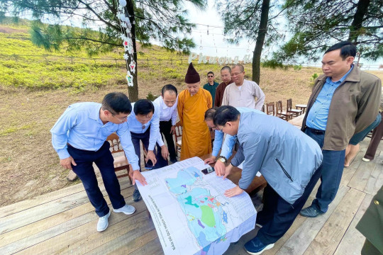 Khảo sát phục dựng chùa Hồ tại núi Phượng Hoàng, phường Bắc Sơn, Tp Uông Bí.