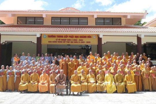 Khánh Hòa: Lễ tốt nghiệp khóa X, khai giảng Trung cấp Phật học khóa XI