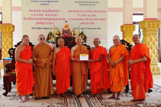 Chư vị Trưởng lão Hội đồng Chứng minh thăm Học viện Phật giáo Nam tông Khmer tại Cần Thơ