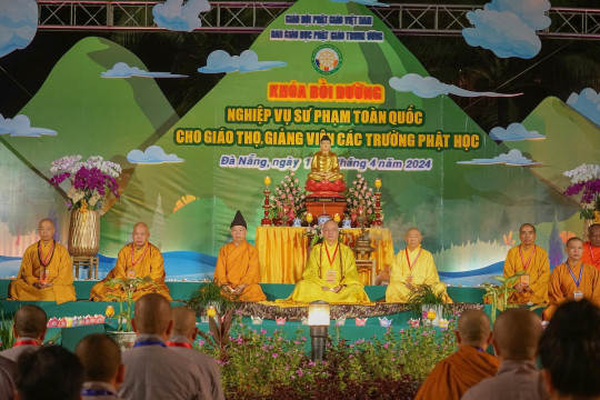 Đà Nẵng: Trang nghiêm lễ thắp nến tri ân và cầu nguyện