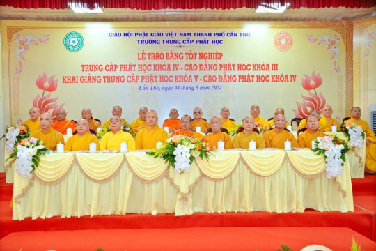 TP. Cần Thơ: Trao bằng tốt nghiệp đến 131 Tăng Ni sinh Trường Trung cấp Phật học