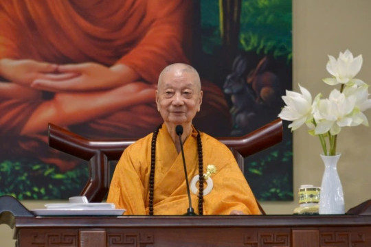 Đức Pháp chủ GHPGVN sách tấn và trao học bổng đến Tăng Ni sinh Học viện Phật giáo VN tại TP.HCM