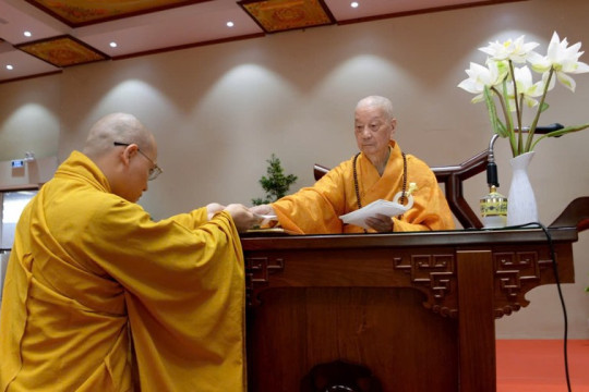 Đức Pháp chủ quang lâm trao học bổng Đức Nhuận đến Tăng, Ni sinh Học viện Phật giáo VN tại TP.HCM