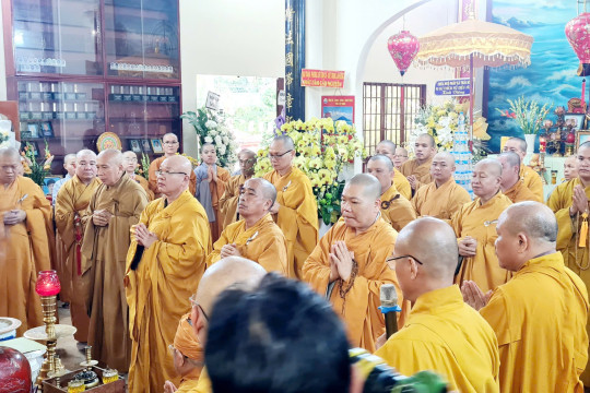 Ban Giáo dục Phật giáo Trung ưng viếng tang Hòa thượng Thích Huệ Tâm